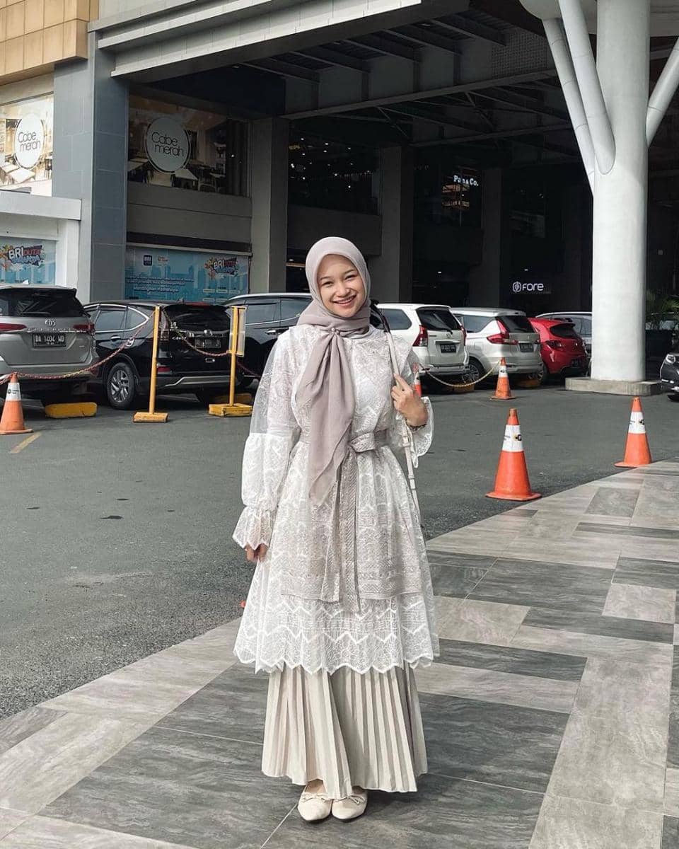 inspirasi outfit lebaran bertema coquette (instagram.com/scepynun)