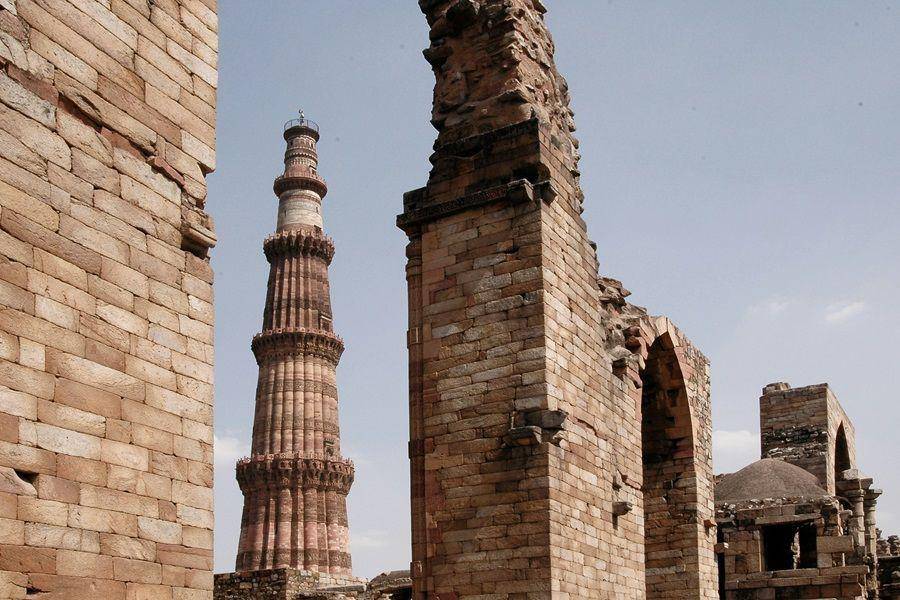 Qutub Minar, Delhi (unsplash.com/@sepoys)