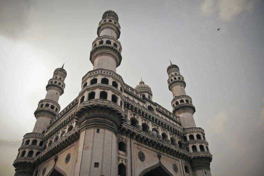 Charminar, Hyderabad (unsplash.com/@ron_hansen)