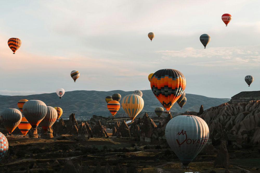 Potret balon udara di Cappadocia, Turki (unsplash.com/roxannedesgagnes)