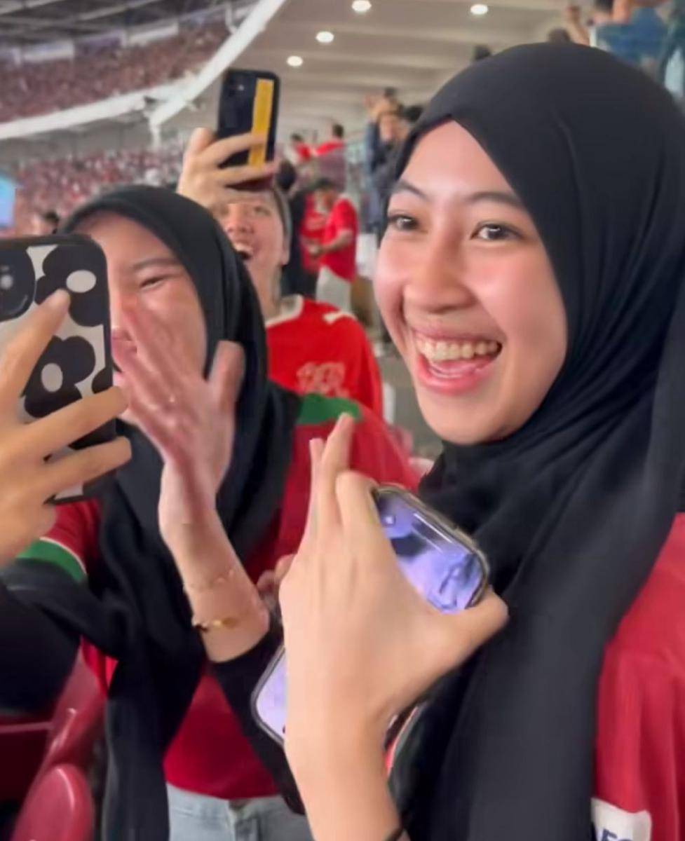 Adiba Khanza nonton Timnas (instagram.com/_ummi_pipik_)