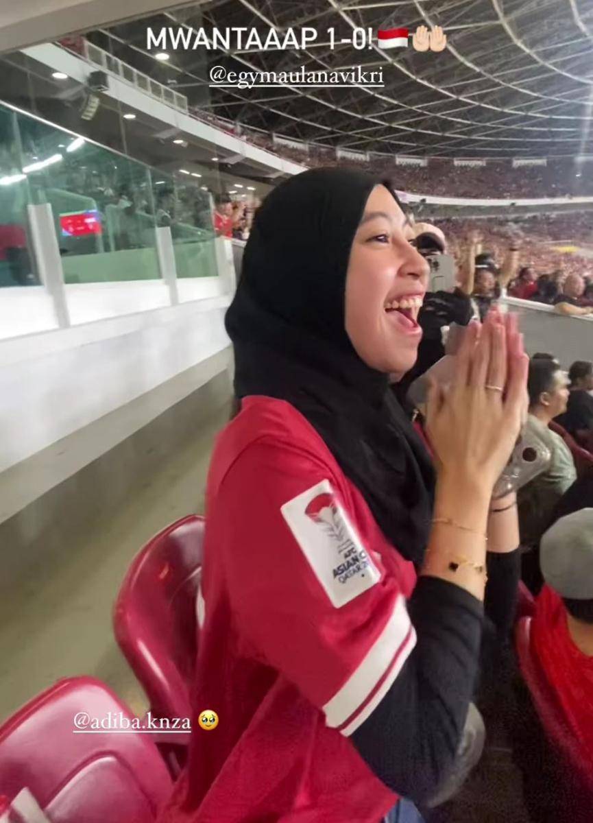 Adiba Khanza nonton Timnas (instagram.com/amie.ra)