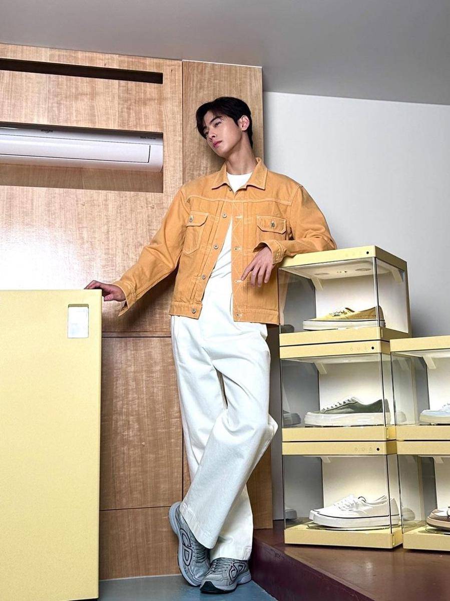 potret Cha Eun Woo (instagram.com/eunwo.o_c)