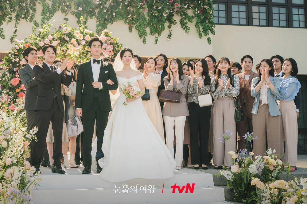 Kim Soo Hyun dan Kim Ji Won di drama Queen of Tears (instagram.com/tvn_drama)