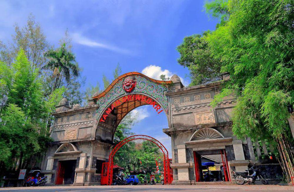 taman sriwedari (instagram.com/dhofir.daily)