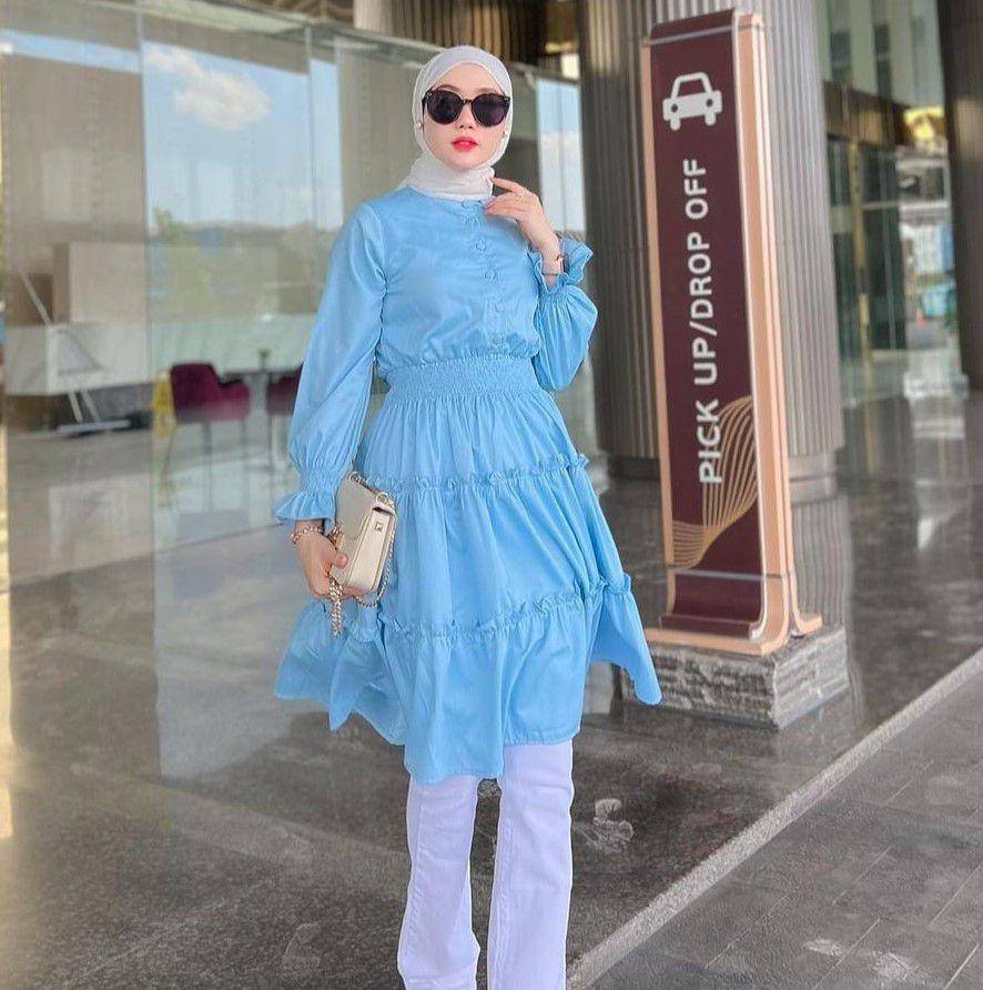 warna jilbab yang cocok dipadukan baju biru muda (instagram.com/yollaanggitaaa)