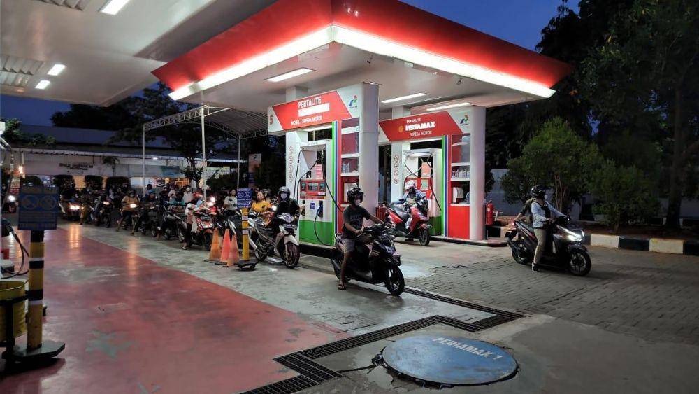 Situasi beberapa SPBU di Kabupaten Tuban siang hingga malam hari terpantau kondusif.(Dok/Pertamina)