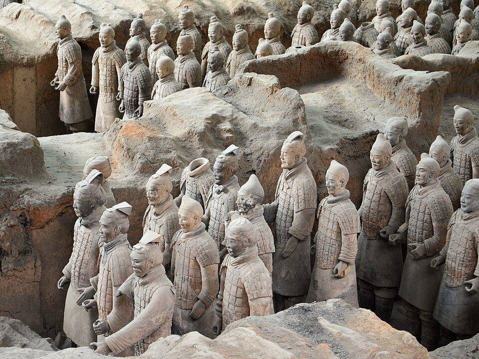 ilustrasi tentara terracotta pada mausoleum Xian (Wikimedia Commons/颐园新居)