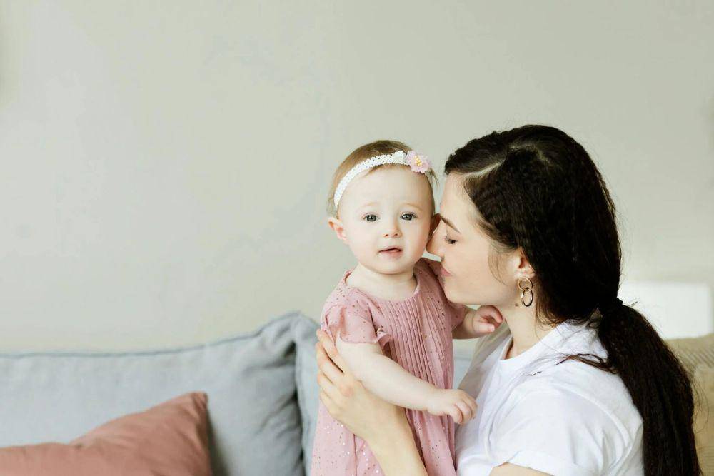 ilustrasi ibu dan anak (pexels.com/Anastasiya Gepp)