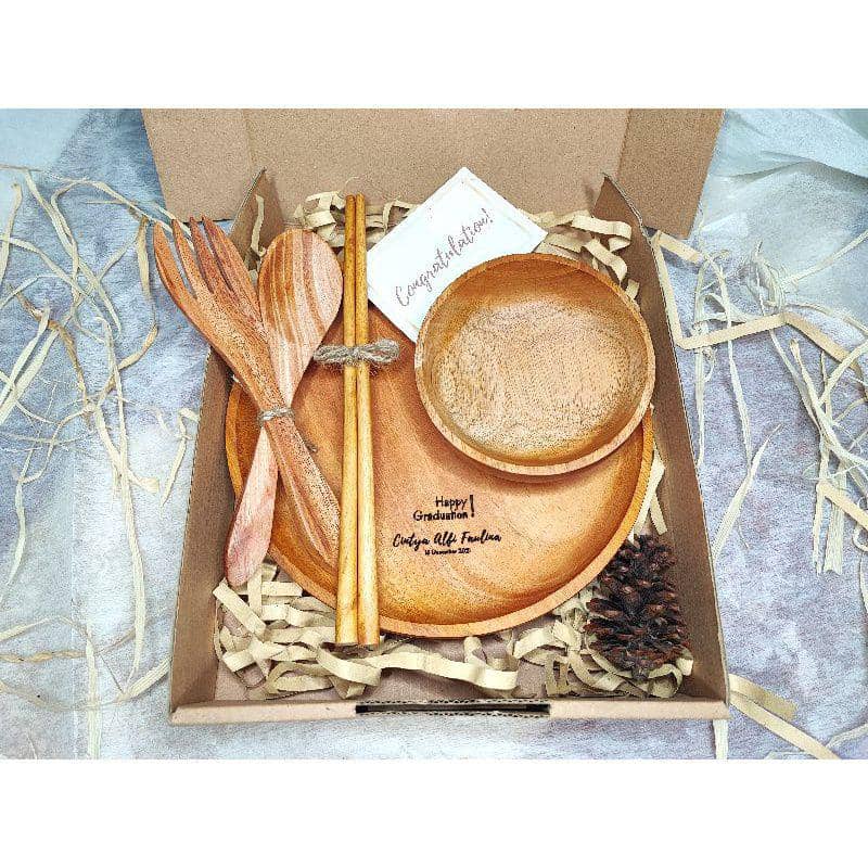 Set alat makan kayu untuk ide hampers lebaran (Shopee.com/Kayukayuku)