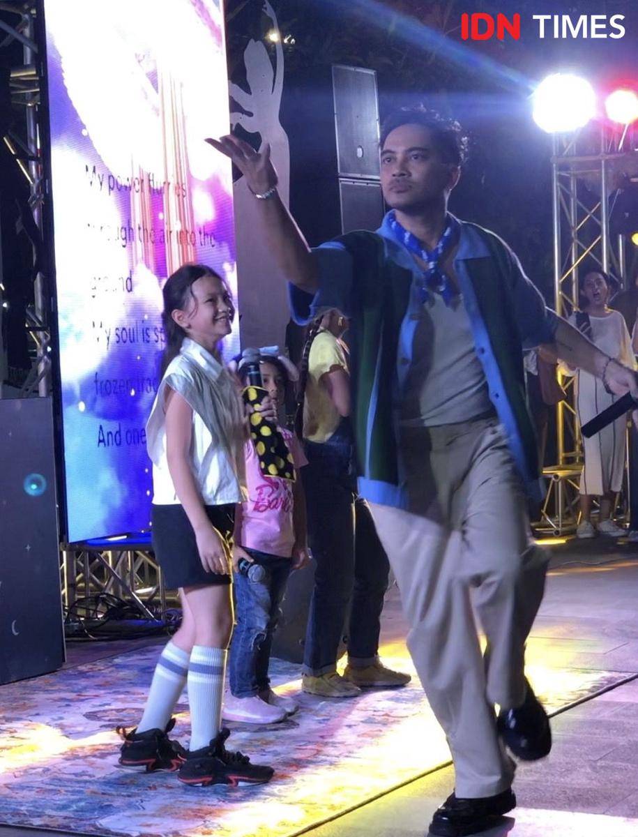 momen keseruan 90s/00s Rewind Karaoke with Reza Chandika & Gamaliél di Sarinah pada Sabtu (23/3/2024) (IDN Times/Elizabeth Chiquita)