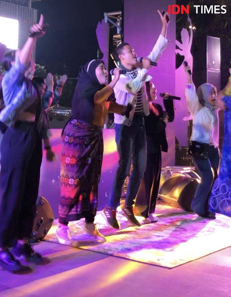 momen keseruan 90s/00s Rewind Karaoke with Reza Chandika & Gamaliél di Sarinah pada Sabtu (23/3/2024) (IDN Times/Elizabeth Chiquita)