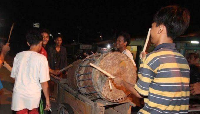 Begarakan sahur, tradisi warga Banjar sejak dulu.