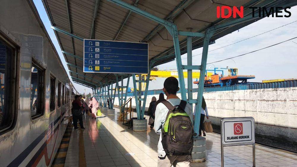 Perjalanan KA dari stasiun Kertapati Palembang (IDN Times/Rangga Erfizal)