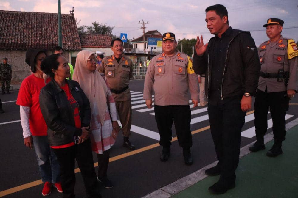Polisi Jaga Jembatan Kretek 2 Jadi Tempat Berkumpul saat Ramadan
