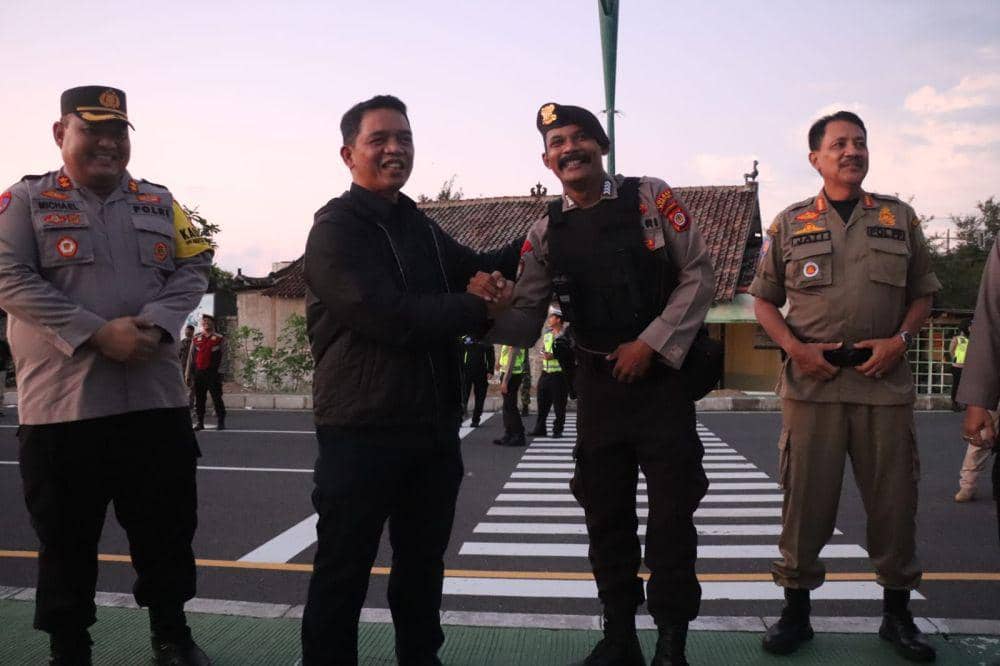 Kapolda Daerah Istimewa Yogyakarta (DIY) Irjen Pol Suwondo Nainggolan beri semangat personel yang melakukan patroli subuh.(Dok.Polres Bantul)