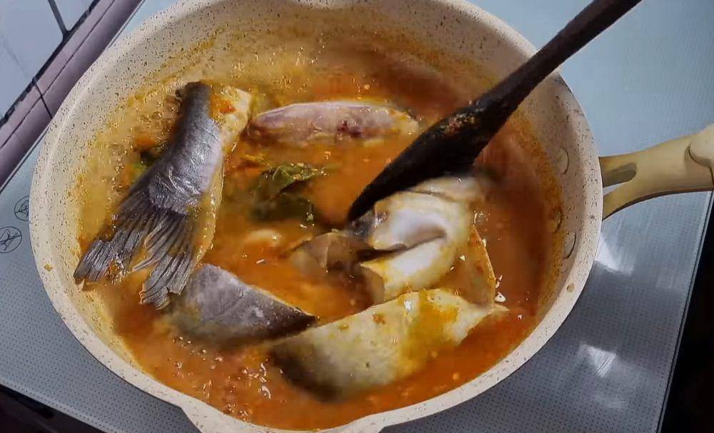 ilustrasi memasak sup patin pedas (YouTube.com/Ceceromed Kitchen)