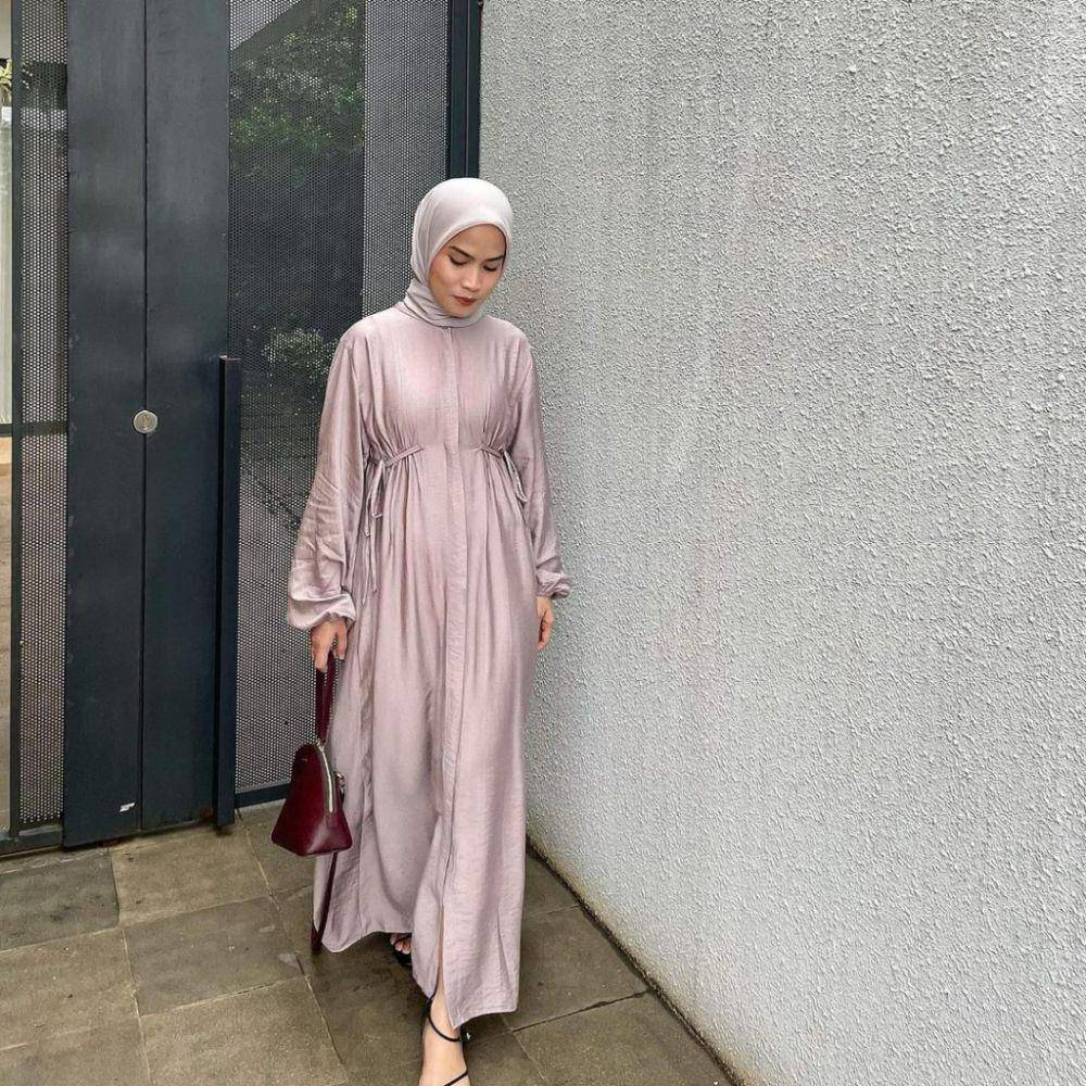 Long dress untuk outfit lebaran (Shopee.com/Grosirsolo.store)