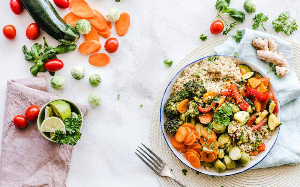 ilustrasi makanan bernutrisi tinggi (pexels.com/Ella Olsson)