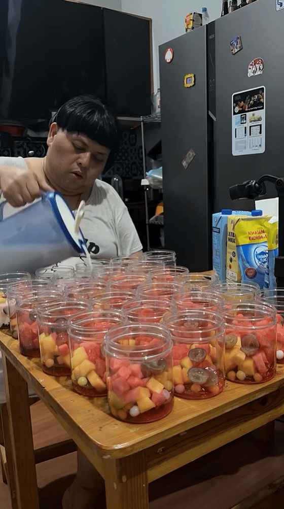 potret Papham jualan sop buah saat Ramadan (instagram.com/papham)