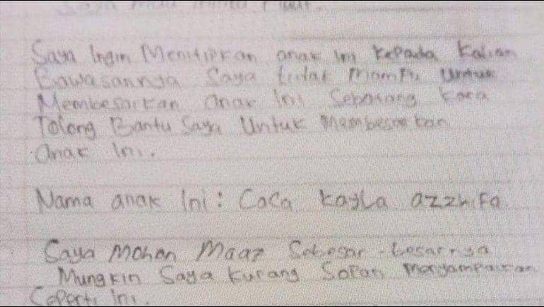 (Warga Lubuk Linggau saat temukan sesosok bayi perempuan dalam kardus beserta surat wasiat) IDN Times/istimewa