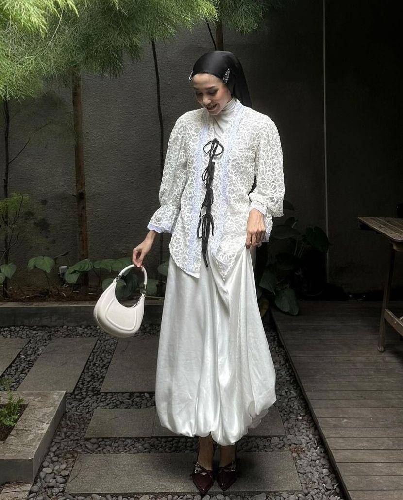 Sttle hijab coquette (instagram.com/s.nvta)