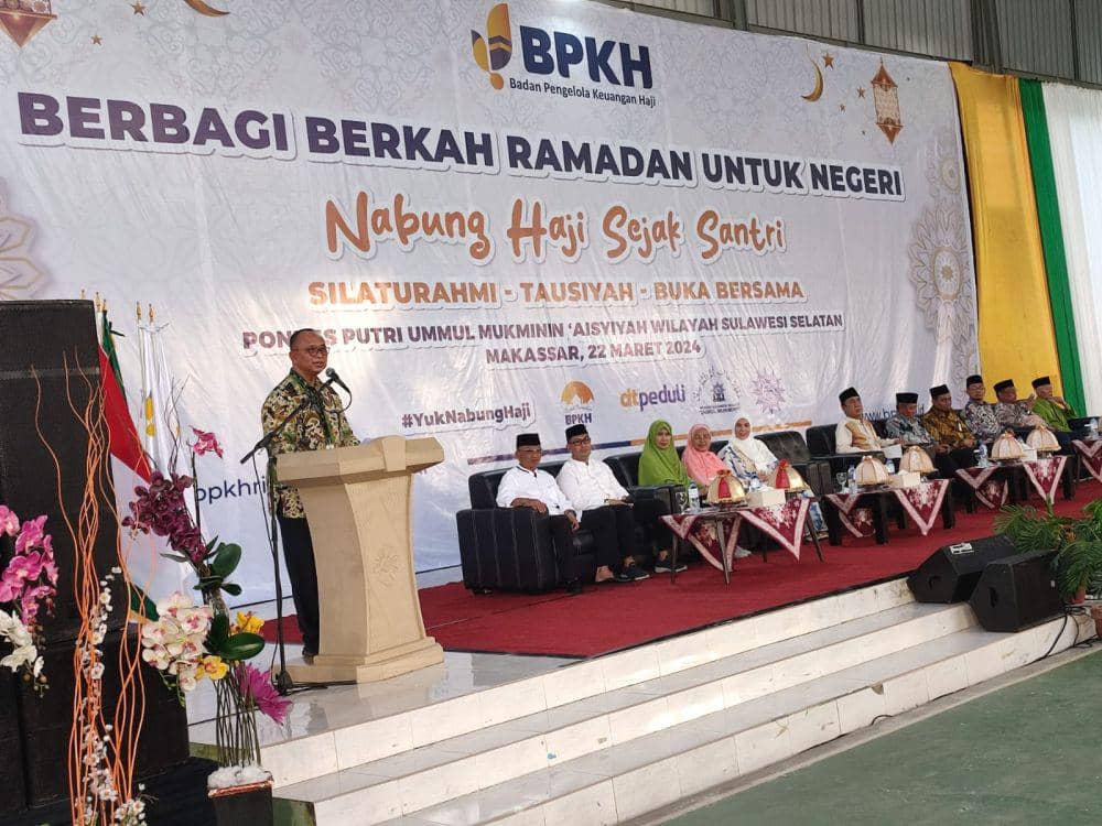 Anggota Badan Pelaksana BPKH Acep Riana Jayaprawira, pada program Berkah Ramadan di Pondok Pesantren Putri Ummul Mukminin 'Aisyiyah di Makassar, Jumat (22/3/2024). (Dok. Istimewa)