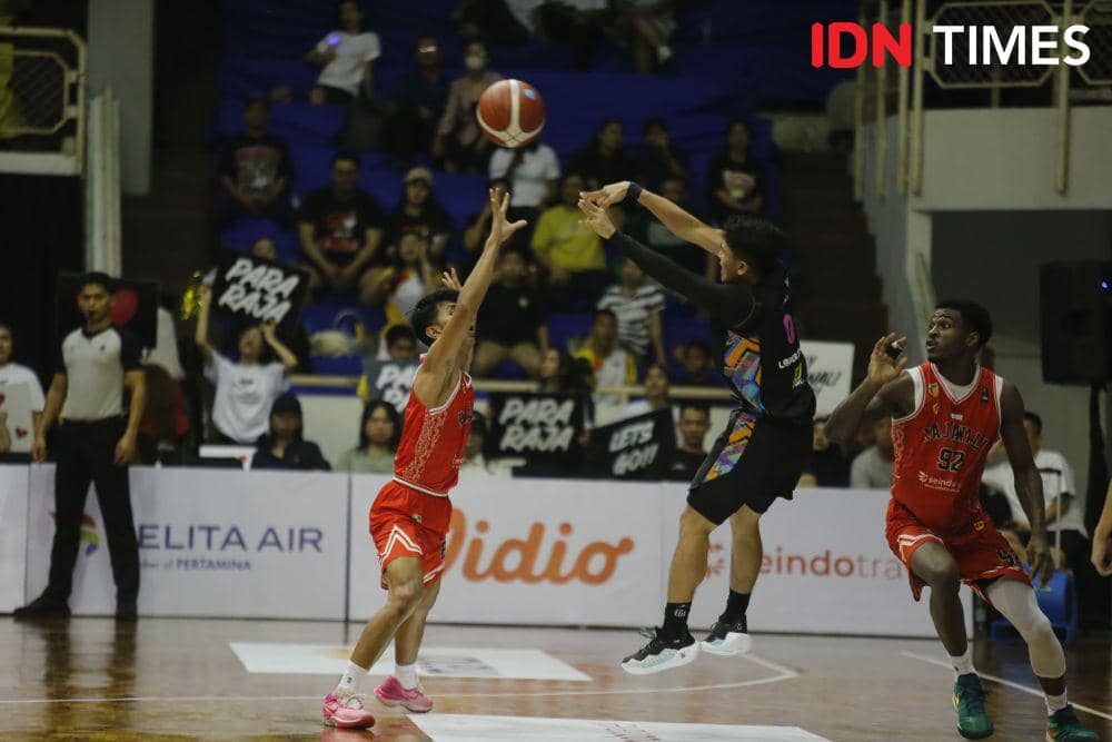 Duel Rajawali Medan saat bersua Bali United, Jumat (22/3/2024) (IDN Times/Doni Hermawan)