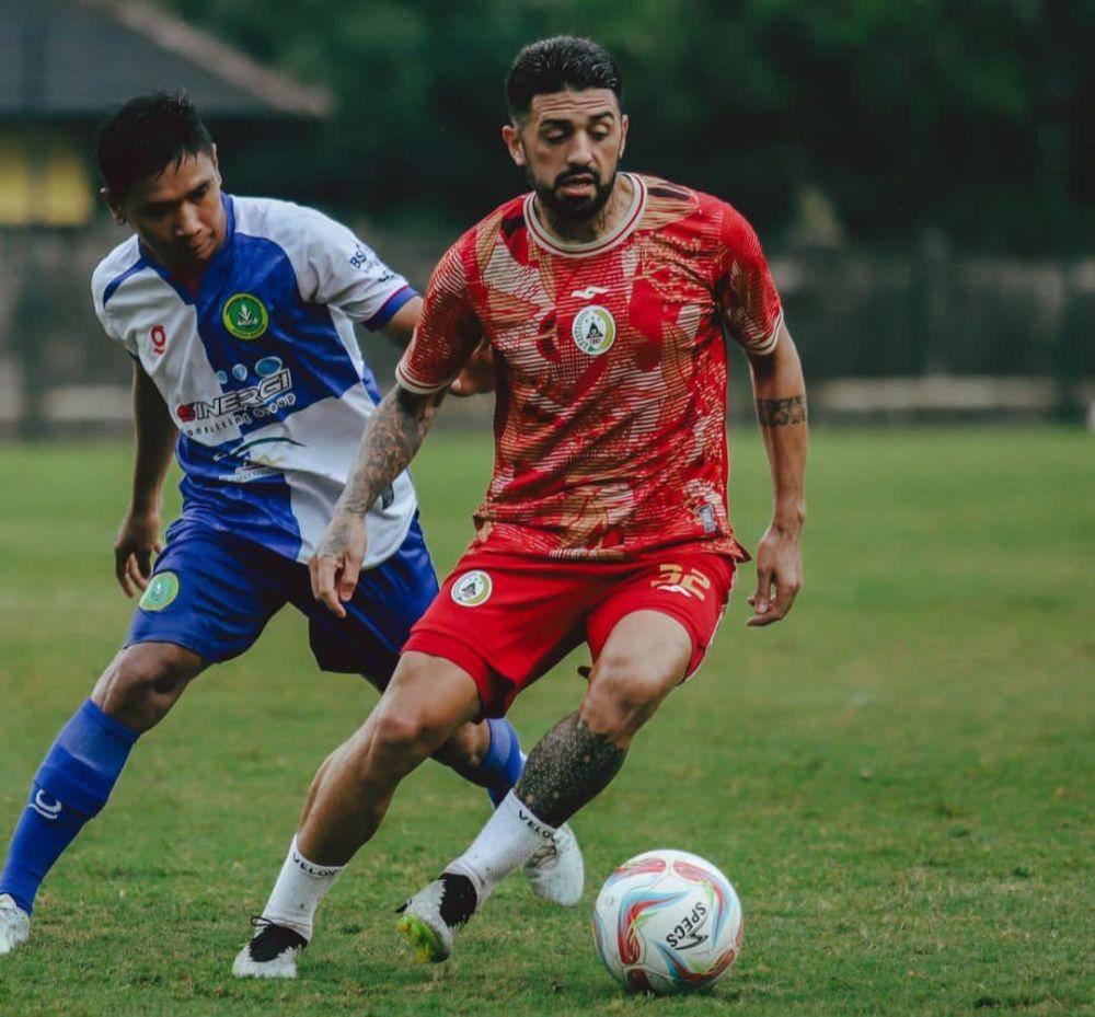 PSS Sleman mengisi kegiatan di akhir pekan dengan mengadakan sesi latih tanding melawan finalis Liga 3 ASPROV DIY, PS Hizbul Wathan UMY (Instagram/pssleman)