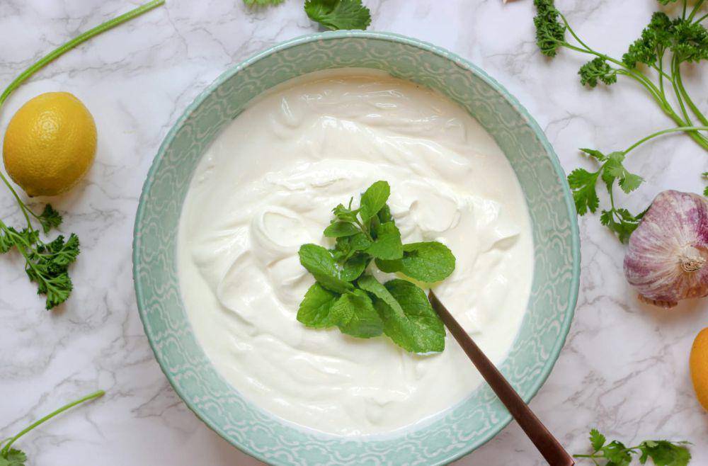 ilustrasi yogurt (unsplash.com/micheile henderson)