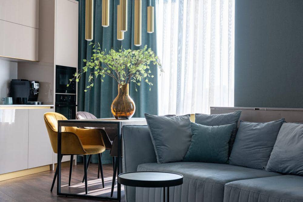 Ilustrasi tufted sofa (pexels.com/Max Vakhtbovycn)