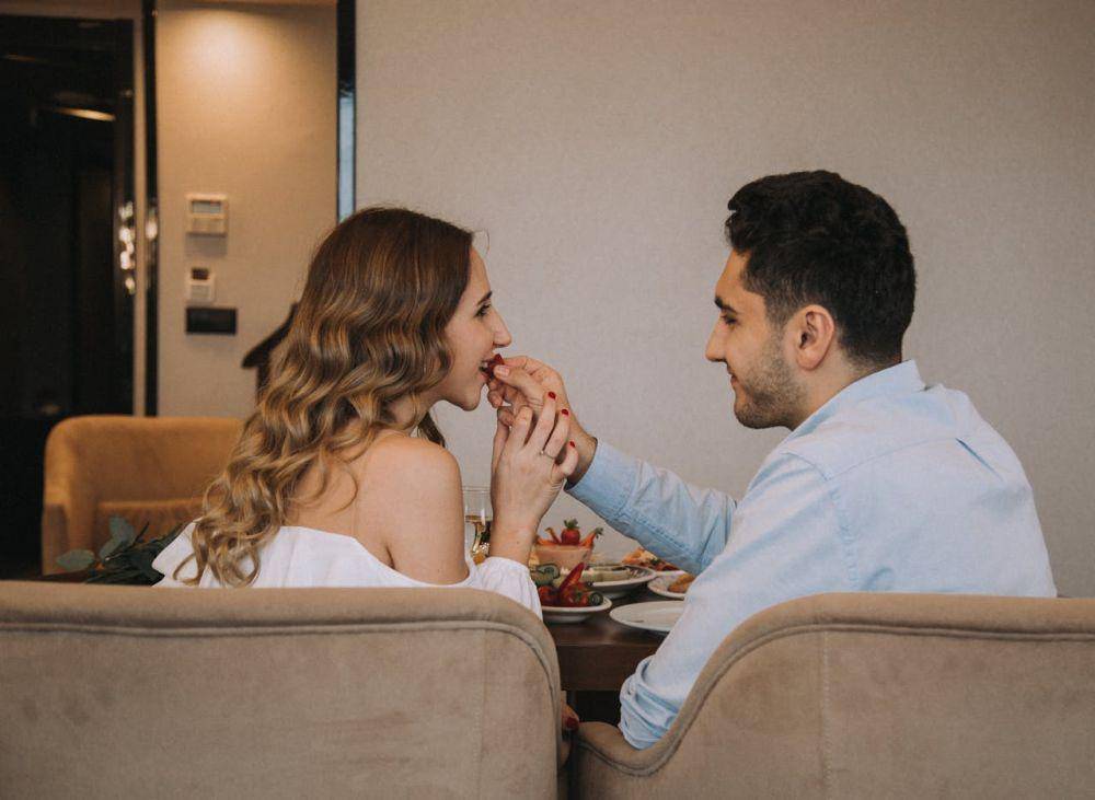 ilustrasi pasangan romantis (pexels.com/Meruyert Gonullu)