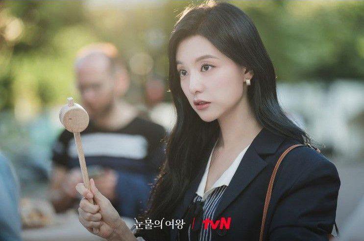 9 Harga Sepatu Kim Ji Won di Drakor Queen of Tears, Capai Puluhan Juta