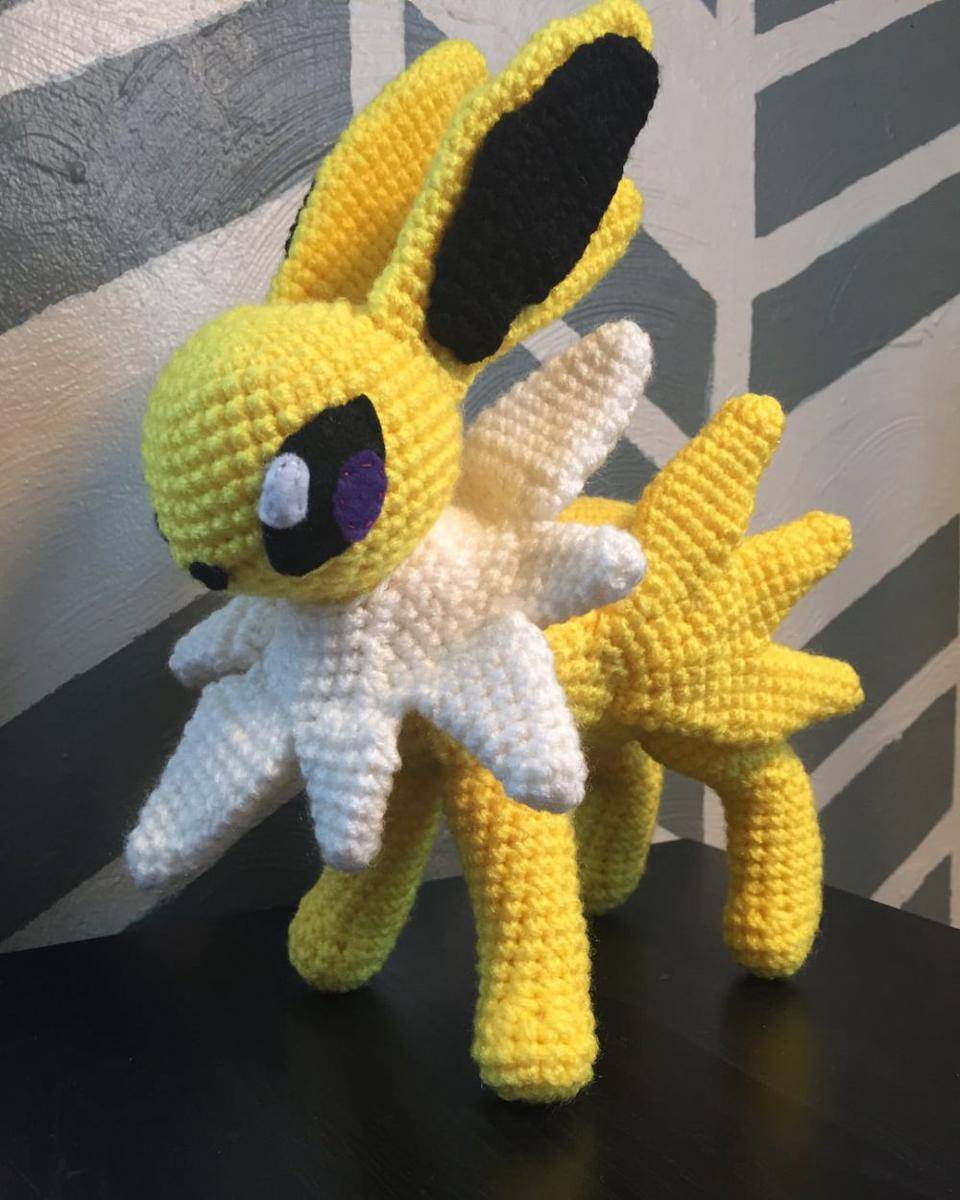 potret rajutan tangan bertema Jolteon (reddit.com/user/Shesamightyship)