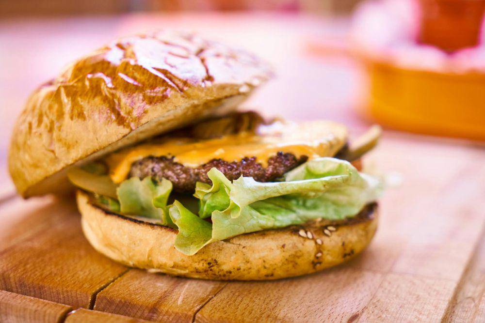 ilustrasi burger (pexels.com/Engin Akyurt)