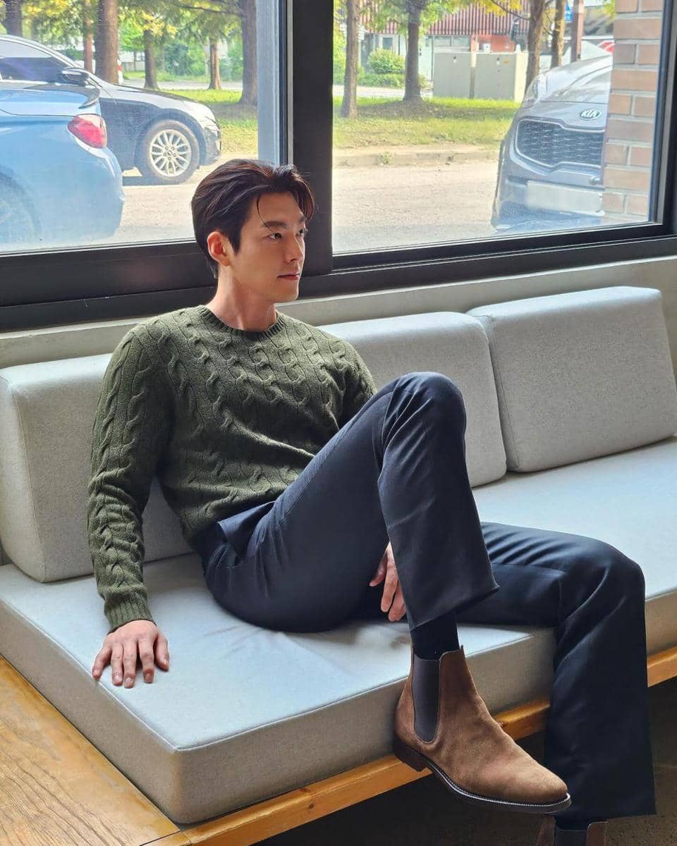 outfit buka bersama (instagram.com/____kimwoobin)