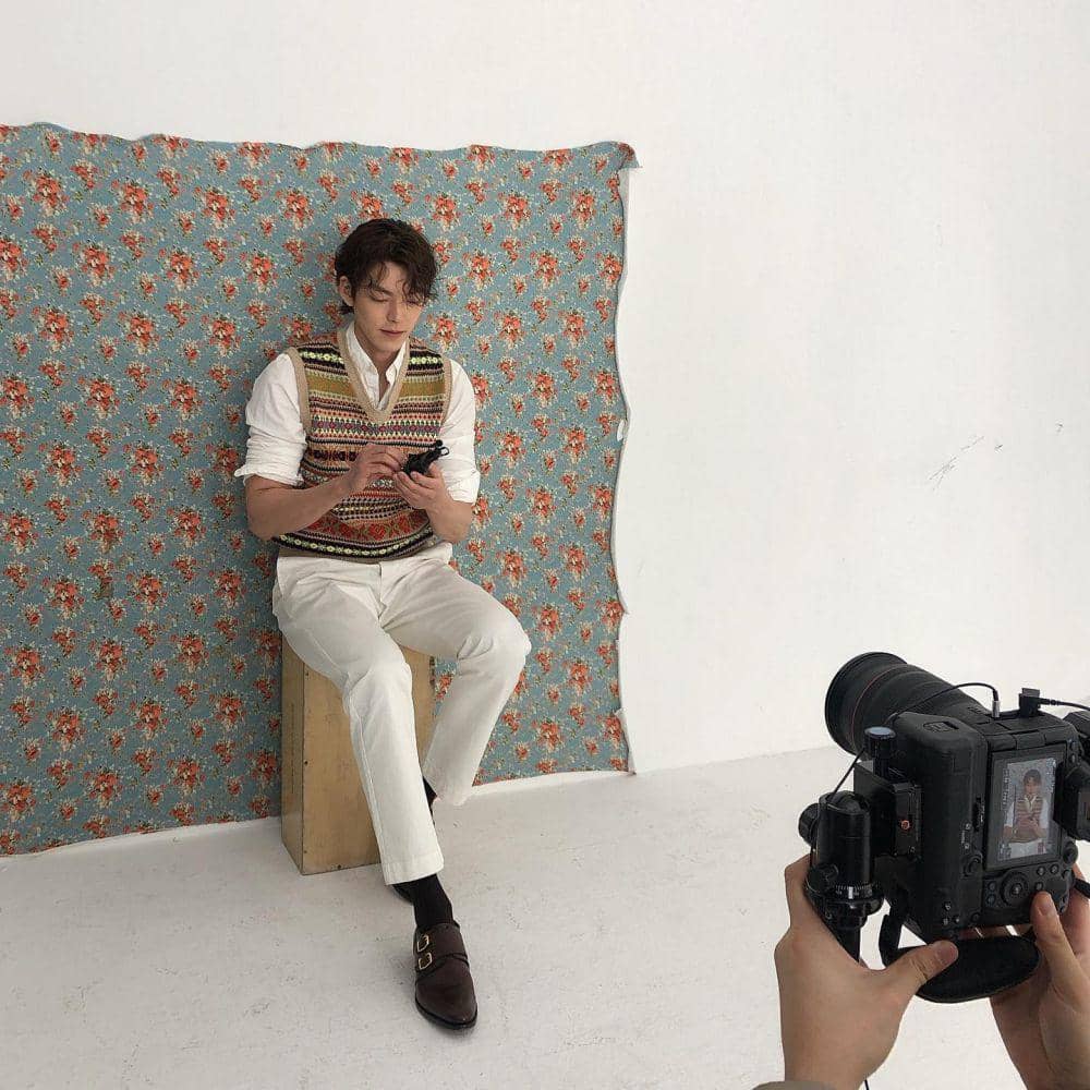 outfit buka bersama (instagram.com/____kimwoobin)