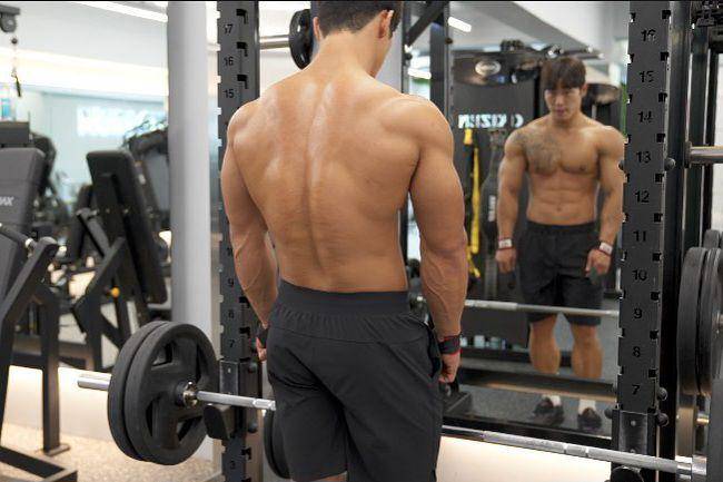 potret bugar Yun Sung Bin (instagram.com/top.physical)