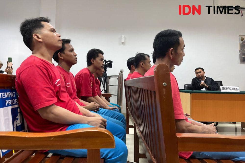 Terdakwa aksi bela Rempang saat di Pengadilan Negeri Batam (IDN Times/Putra Gema Pamungkas)