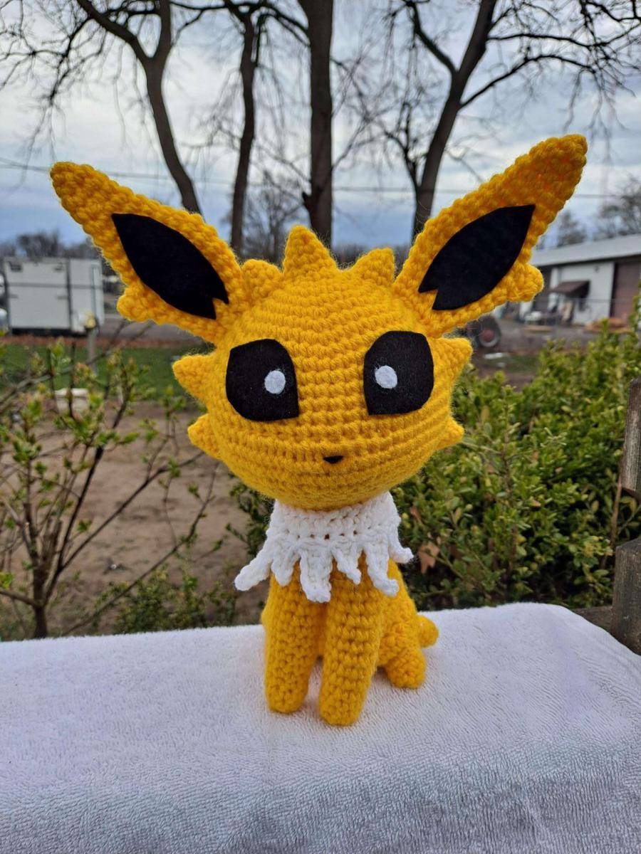 potret rajutan tangan bertema Jolteon (reddit.com/user/AstronomicalArtisan)