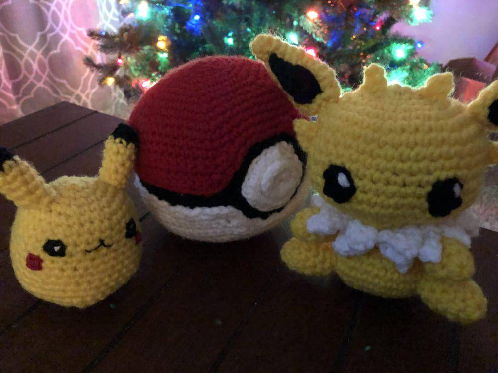potret rajutan tangan bertema Jolteon (reddit.com/user/lobbell)
