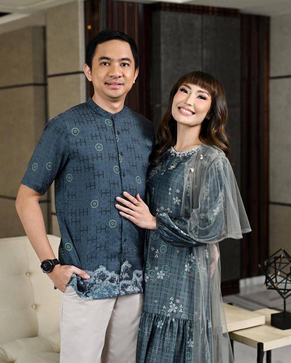 potret photoshoot keluarga Ayu Dewi kenakan busana lebaran (instagram.com/mrsayudewi)