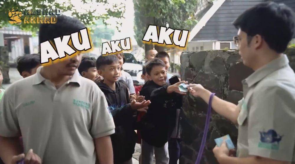 Alshad Ahmad beli takjil bawa serigala (YouTube.com/Alshad Ahmad)