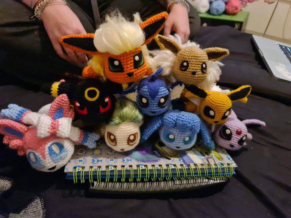 potret rajutan tangan bertema Jolteon (reddit.com/user/The-WhatNow)