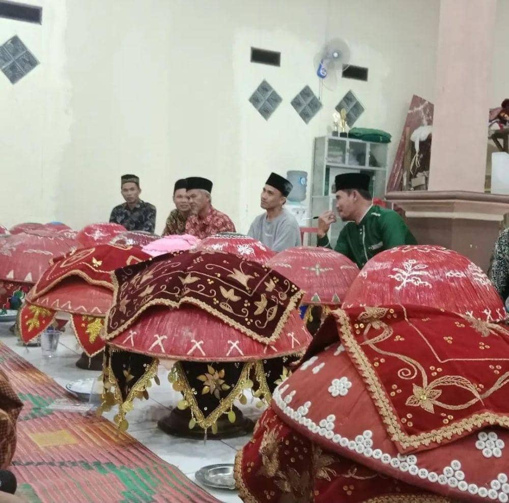 Potret tradisi malam Pitu Likukh sambut Nuzulul Quran di Kecamatan Ngaras, Kabupaten Pesisir Barat, Lampung (instagram/keratonmargangaras)