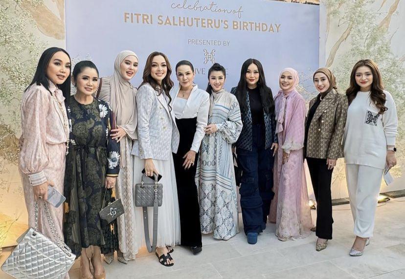 Daftar Tamu Artis di Perayaan Ulang Tahun ke-50 Fitri Salhuteru