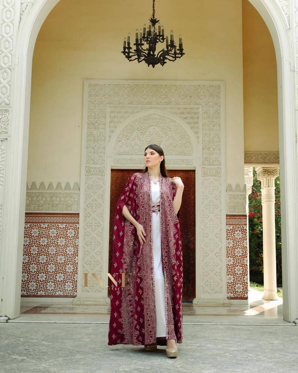 model kaftan minimalis (instagram.com/innecollection)