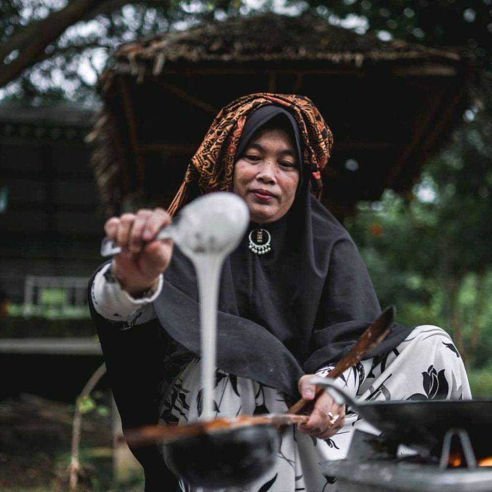 Pembuatan kue keukarah (instagram.com/kulineratjeh)