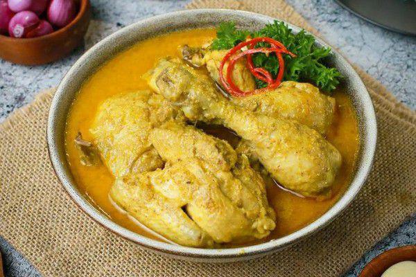Semua Saudaraku Suka Opor Ayam Tanpa Harus Merayakan Lebaran