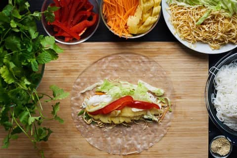 Resep Vietnamese Spring Roll Isi Udang dan Sayur yang Segar | IDN Times